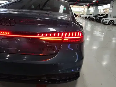 Audi A7L