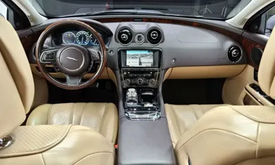 Jaguar XJ