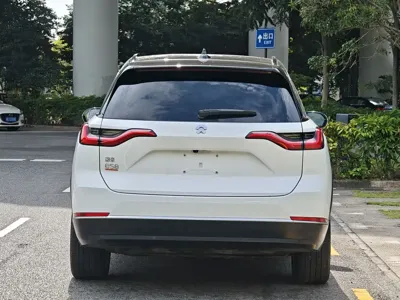 Nio ES8
