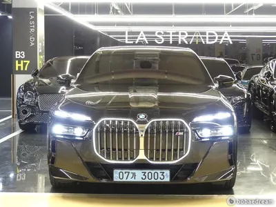 BMW i7