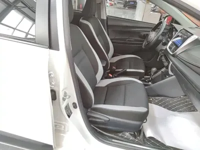 Toyota Yaris L