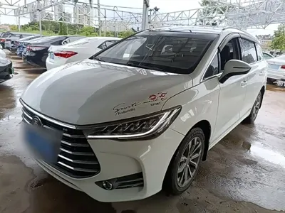 BYD MAX