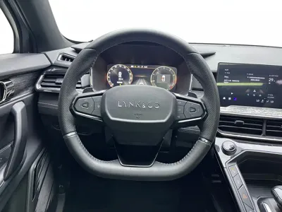 Lynk & Co 06