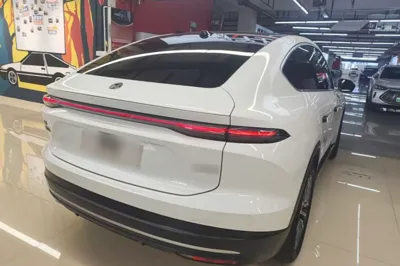 Nio EC6