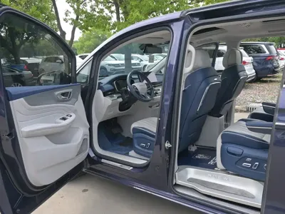 Roewe iMAX8
