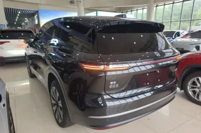 Nio ES8
