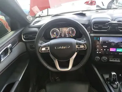 Lynk & Co 03