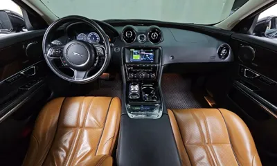 Jaguar XJ