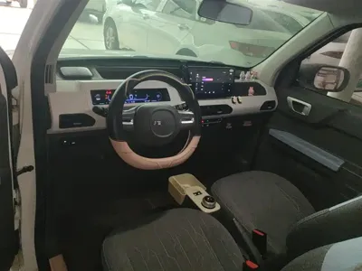 Baojun E200
