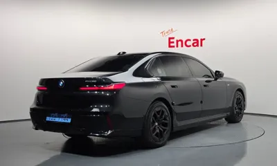 BMW i7