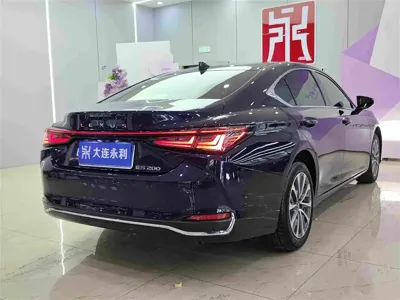 Lexus ES
