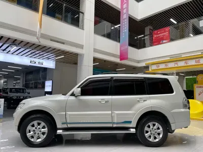 Mitsubishi Pajero (Import)