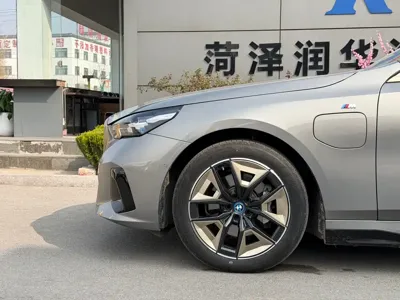 BMW i5