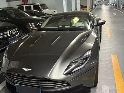 Aston Martin DB11