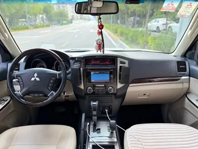 Mitsubishi Pajero (Import)