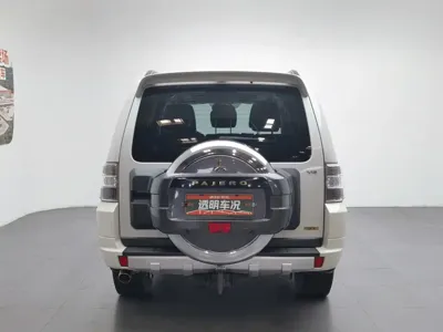 Mitsubishi Pajero (Import)