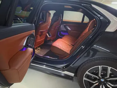 BMW i7