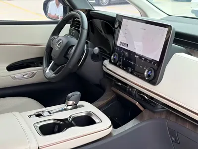 Lexus LM