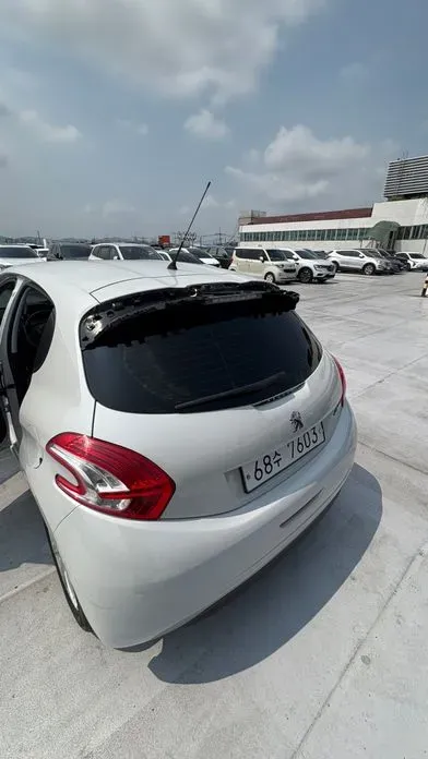 Peugeot 208