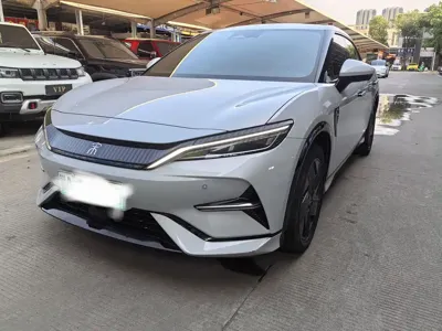 BYD L EV