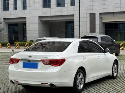 Toyota Reiz