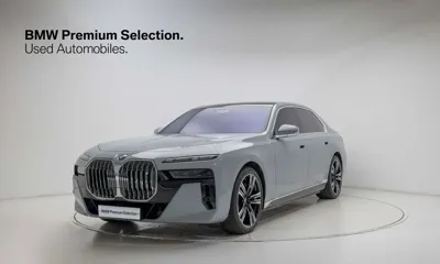 BMW i7