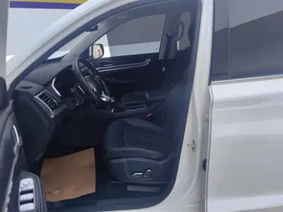 Roewe RX8