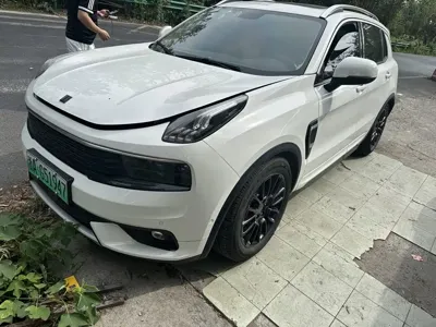 Lynk & Co 01 EM-P