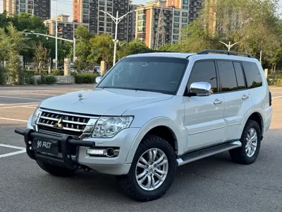 Mitsubishi Pajero (Import)