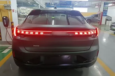 Zeekr 001