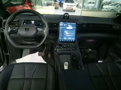 Nio ES8
