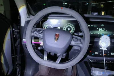 Hongqi HS5