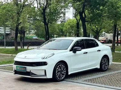 Lynk & Co 03