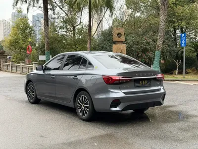 Roewe i5