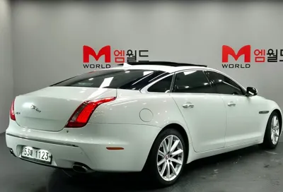 Jaguar XJ