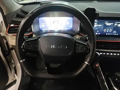 Lynk & Co 06