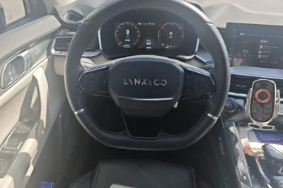 Lynk & Co 06 EM-P