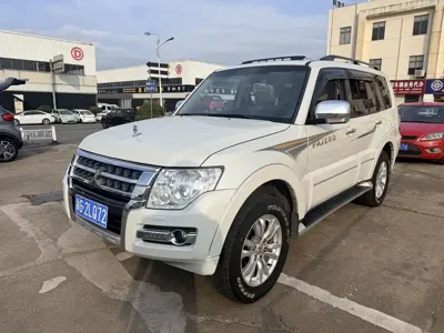 Mitsubishi Pajero (Import)