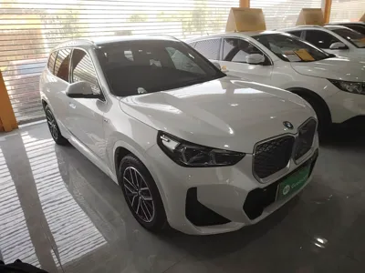 BMW iX1
