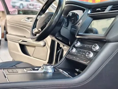 Ford Taurus