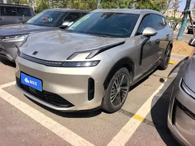 Lynk & Co 08 EM-P