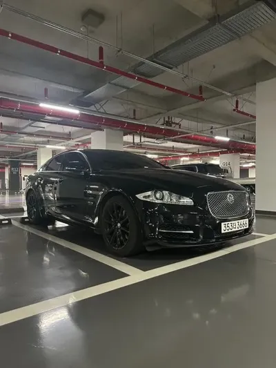 Jaguar XJ