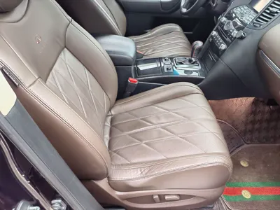 Infiniti QX70