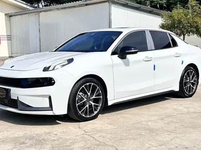 Lynk & Co 03