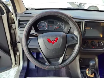 Wuling Hongguang V