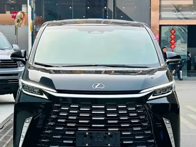 Lexus LM