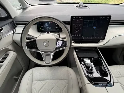 Volvo EM90