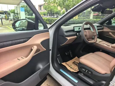 Nio ES8