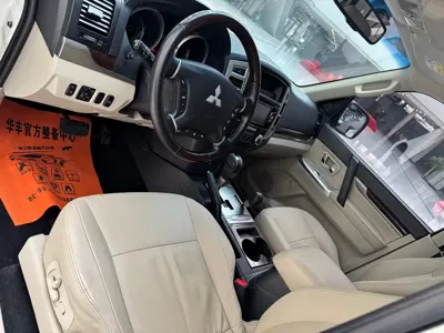 Mitsubishi Pajero (Import)