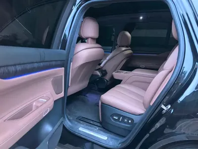 Nio ES8